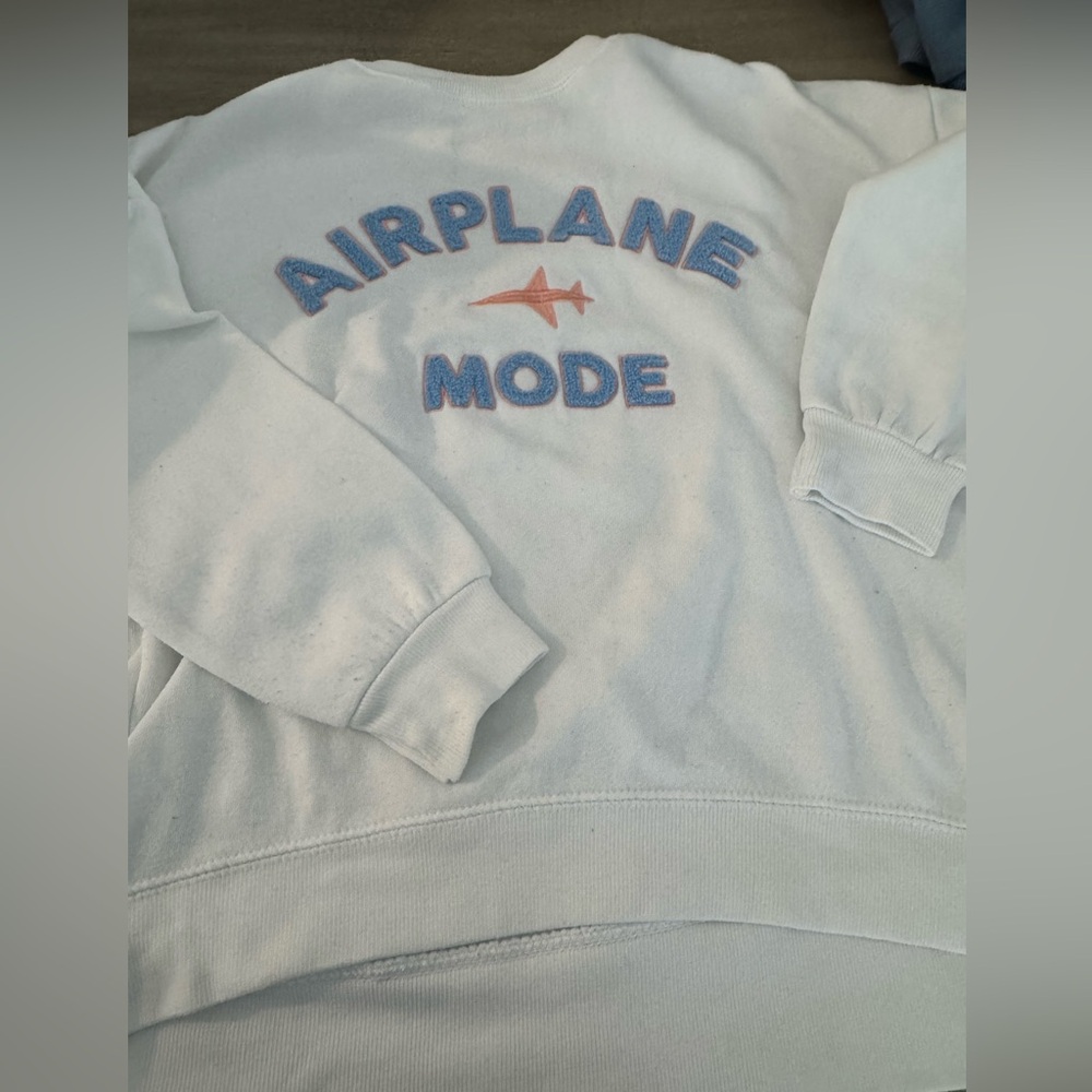 Vintage Havana White Sweatshirt with‎ Multicolor Accents